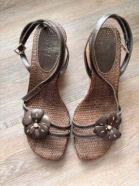 Ann Taylor Loft Brown Floral/Flower Y2K Woven Wedge Sandals Summer Shoes